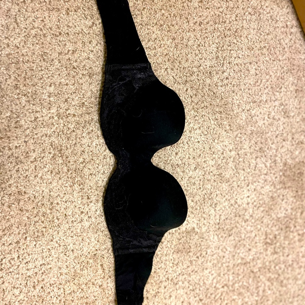 Victoria’s Secret strapless bra